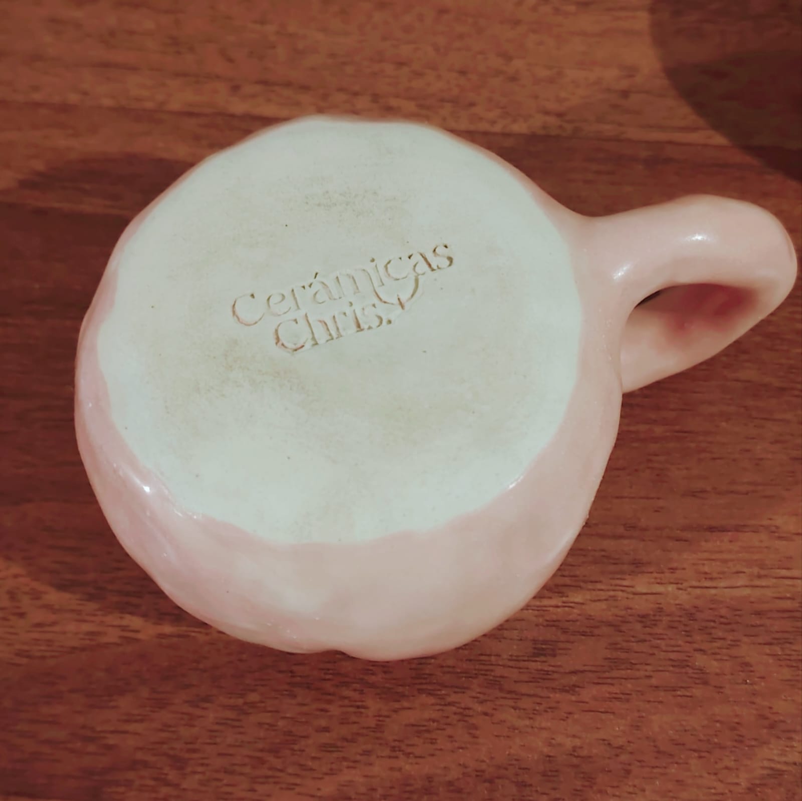 Guía práctica: Cómo limpiar la base de una cerámica manchada con bicarbonato de sodio”