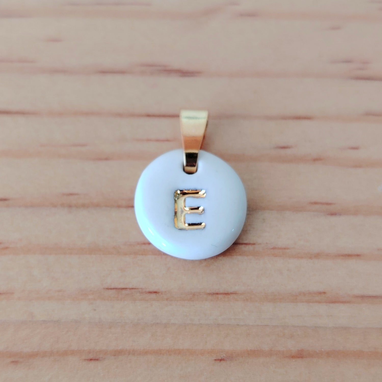 Dije Inicial Nombre de Cerámica con Oro 24k