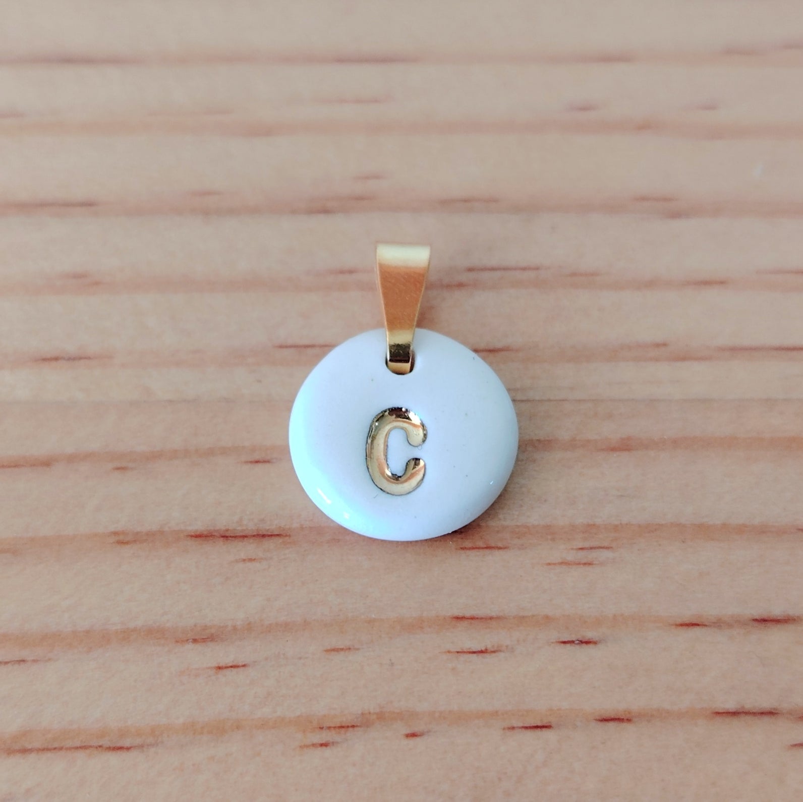 Dije Inicial Nombre de Cerámica con Oro 24k