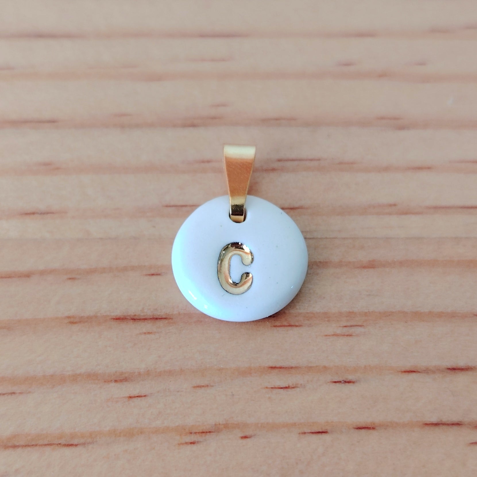 Dije Inicial Nombre de Cerámica con Oro 24k