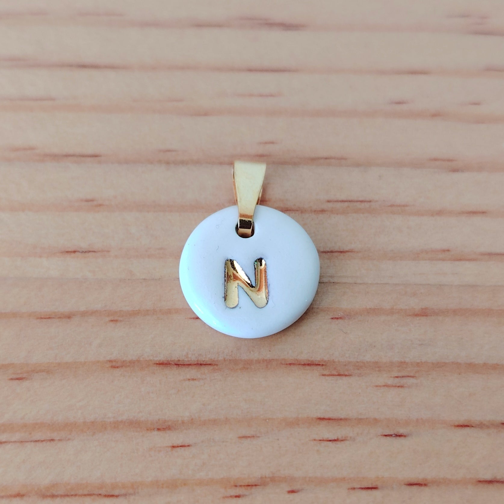 Dije Inicial Nombre de Cerámica con Oro 24k