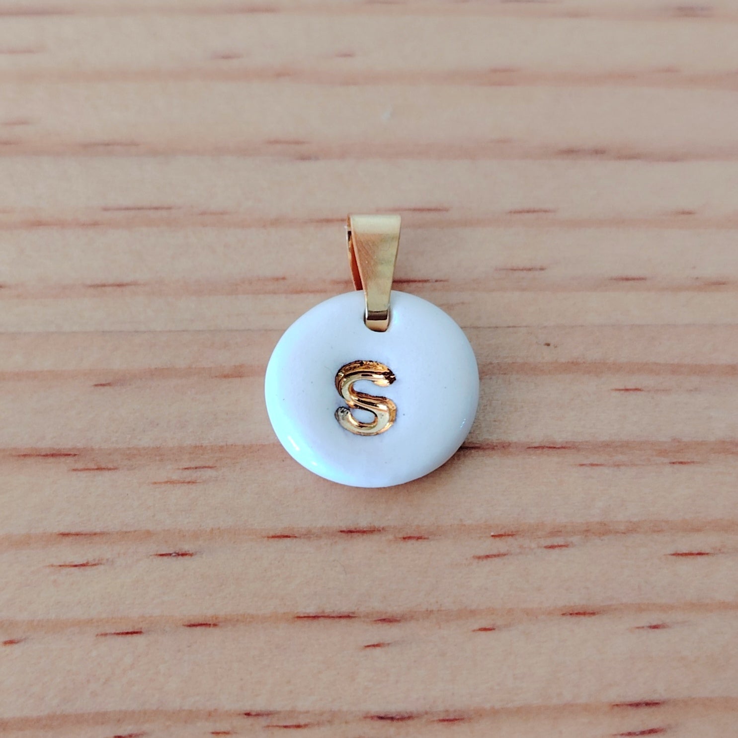 Dije Inicial Nombre de Cerámica con Oro 24k