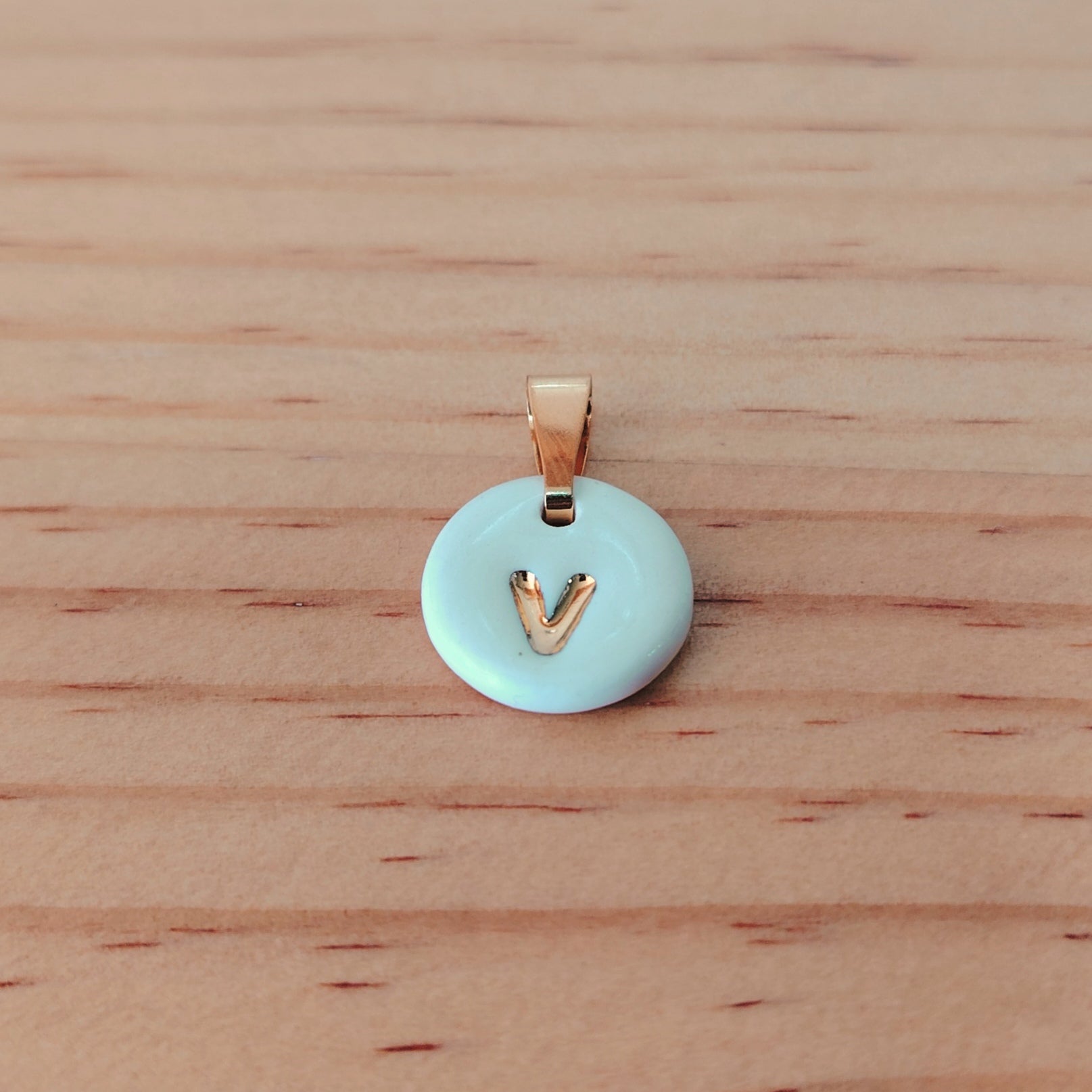 Dije Inicial Nombre de Cerámica con Oro 24k