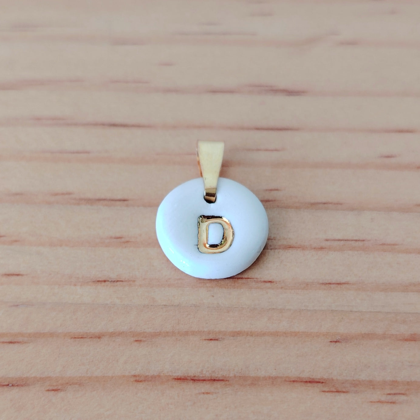 Dije Inicial Nombre de Cerámica con Oro 24k