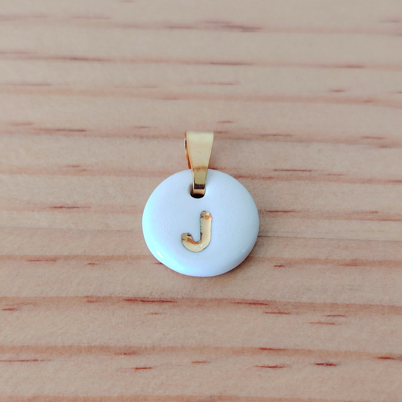 Dije Inicial Nombre de Cerámica con Oro 24k