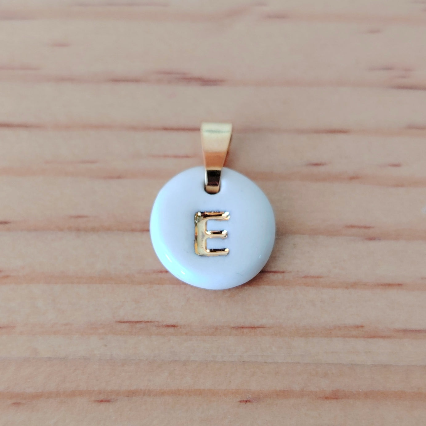 Dije Inicial Nombre de Cerámica con Oro 24k