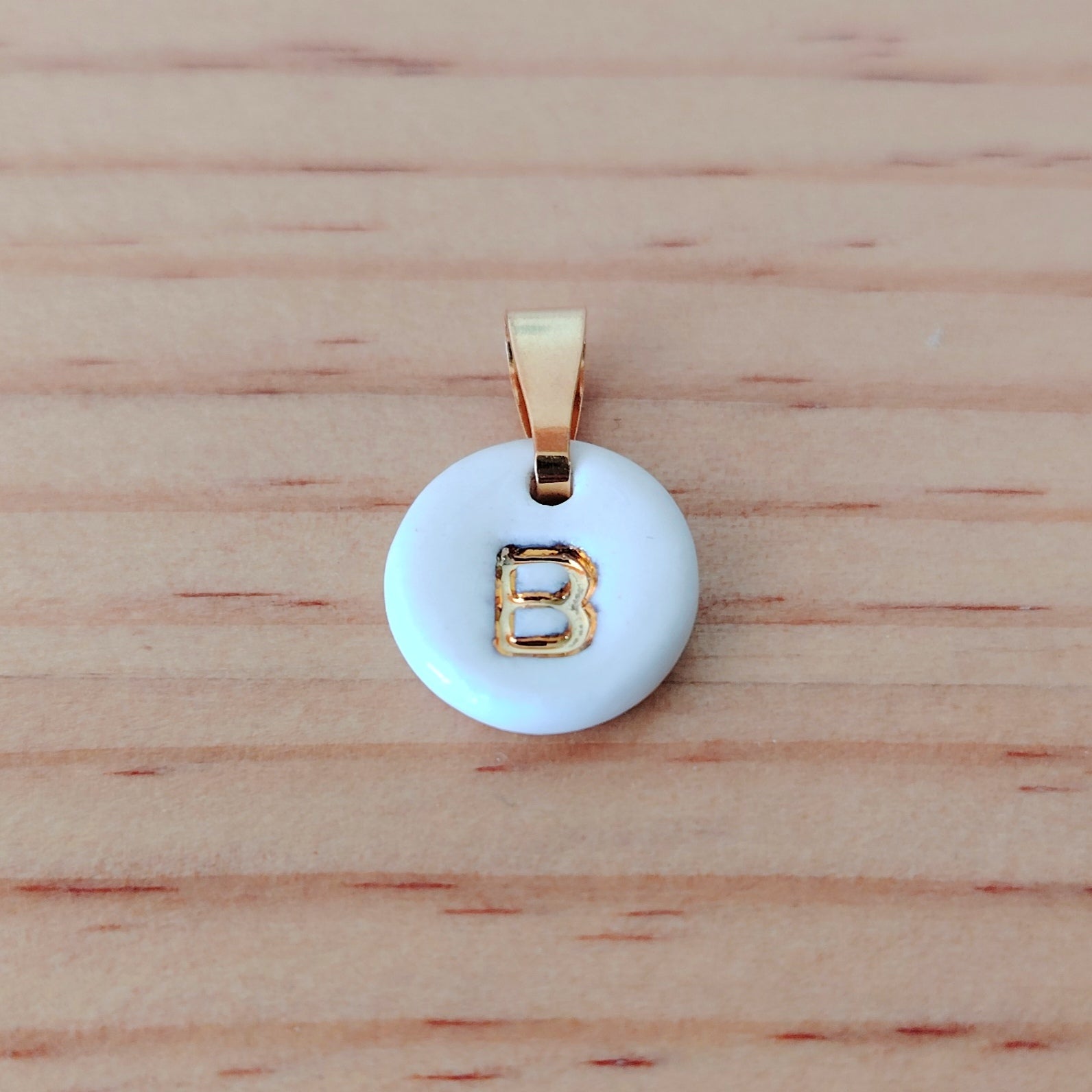 Dije Inicial Nombre de Cerámica con Oro 24k