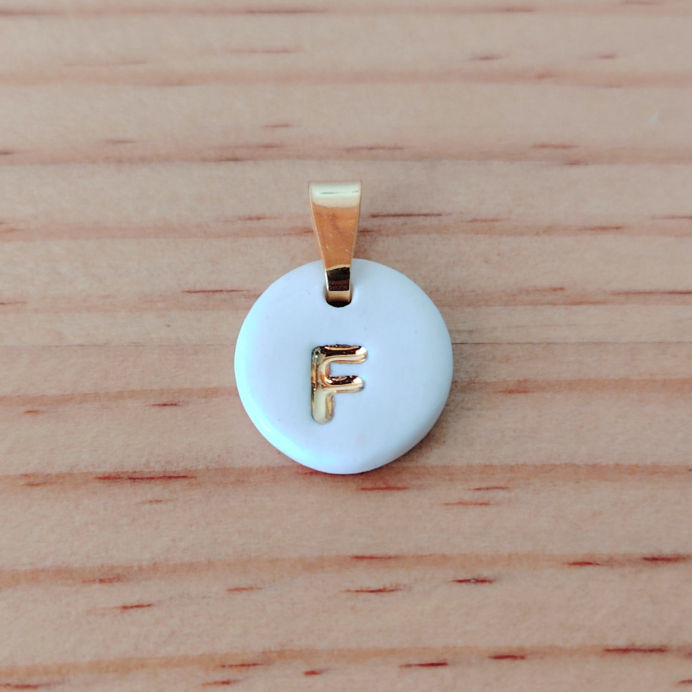 Dije Inicial Nombre de Cerámica con Oro 24k