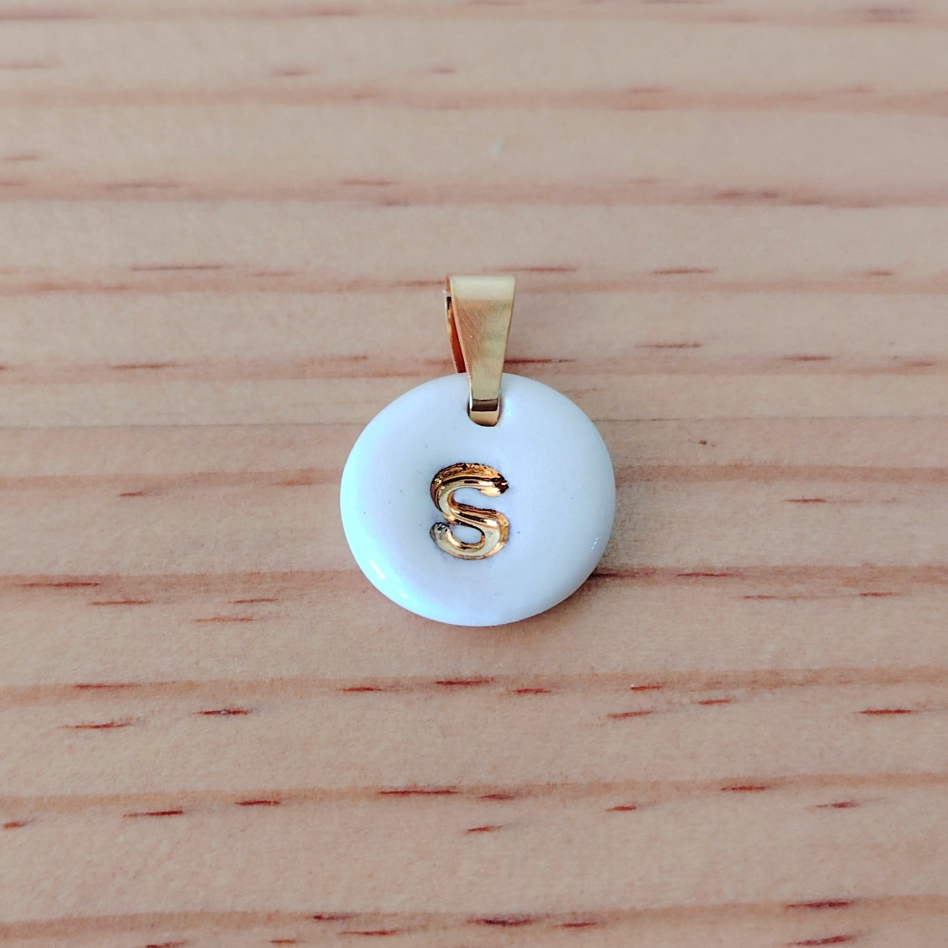 Dije Inicial Nombre de Cerámica con Oro 24k