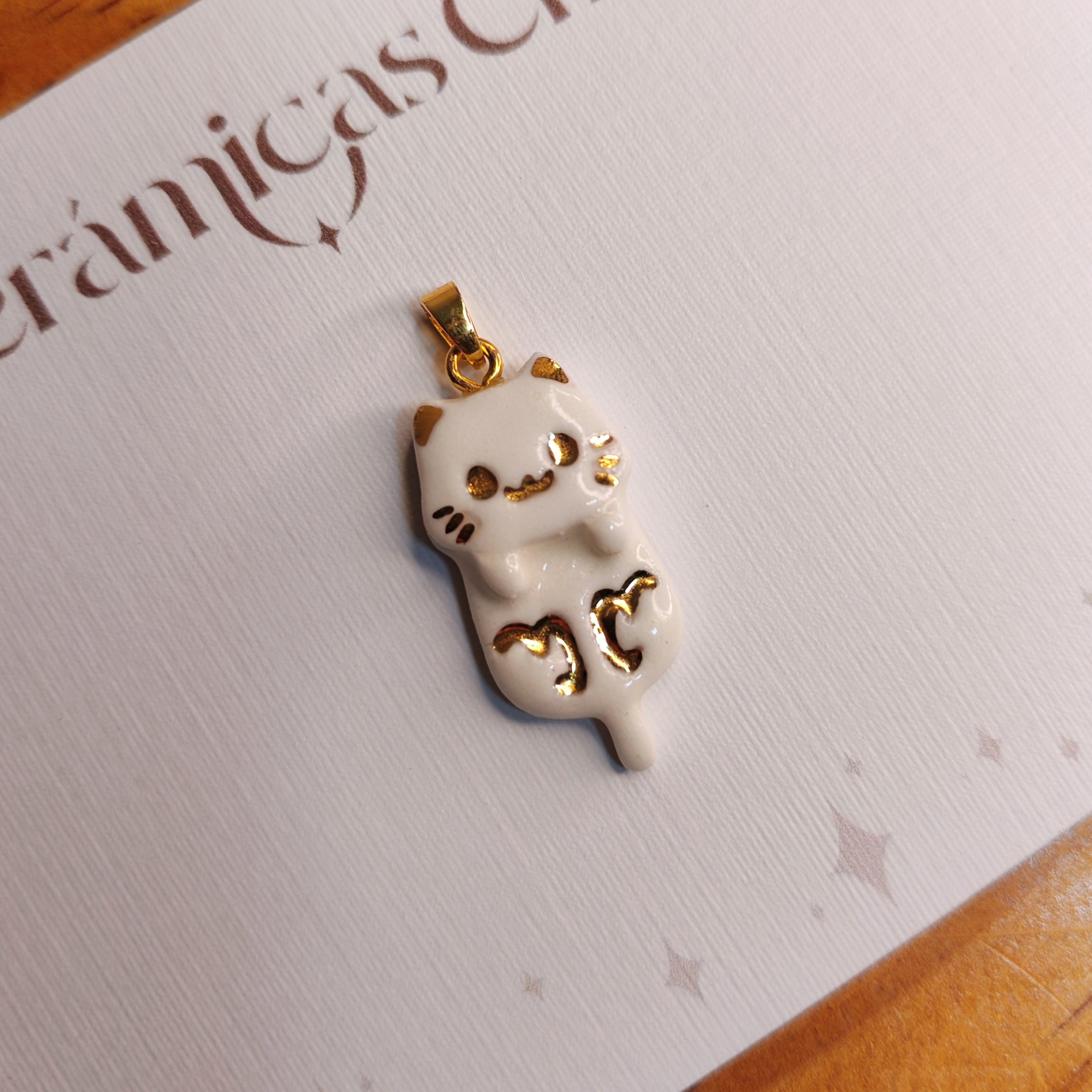 Dije Gatito Grande de Cerámica con Oro 24k