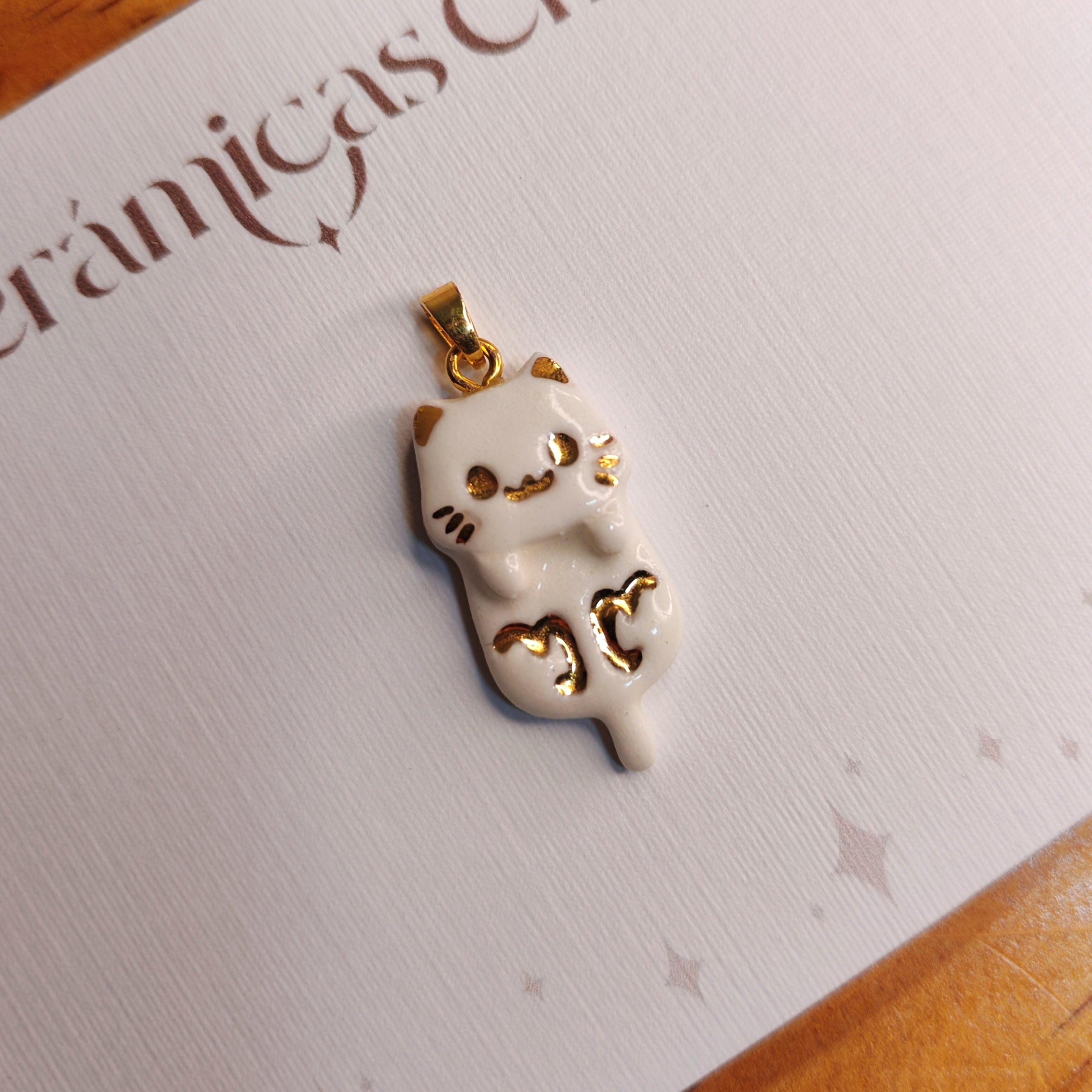 Dije Gatito Grande de Cerámica con Oro 24k